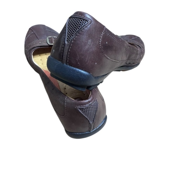 Clark's unstructured brown with metallic strap flats - Picture 4 of 5